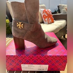 Tori Burch bootie suede in taupe size 7 1/2